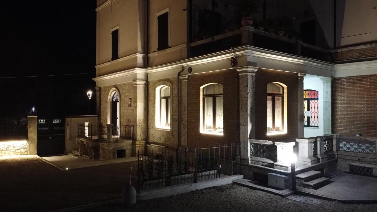Villino Mari Camere Con Parcheggio Privato Gratuito Асколи-Пичено Экстерьер фото