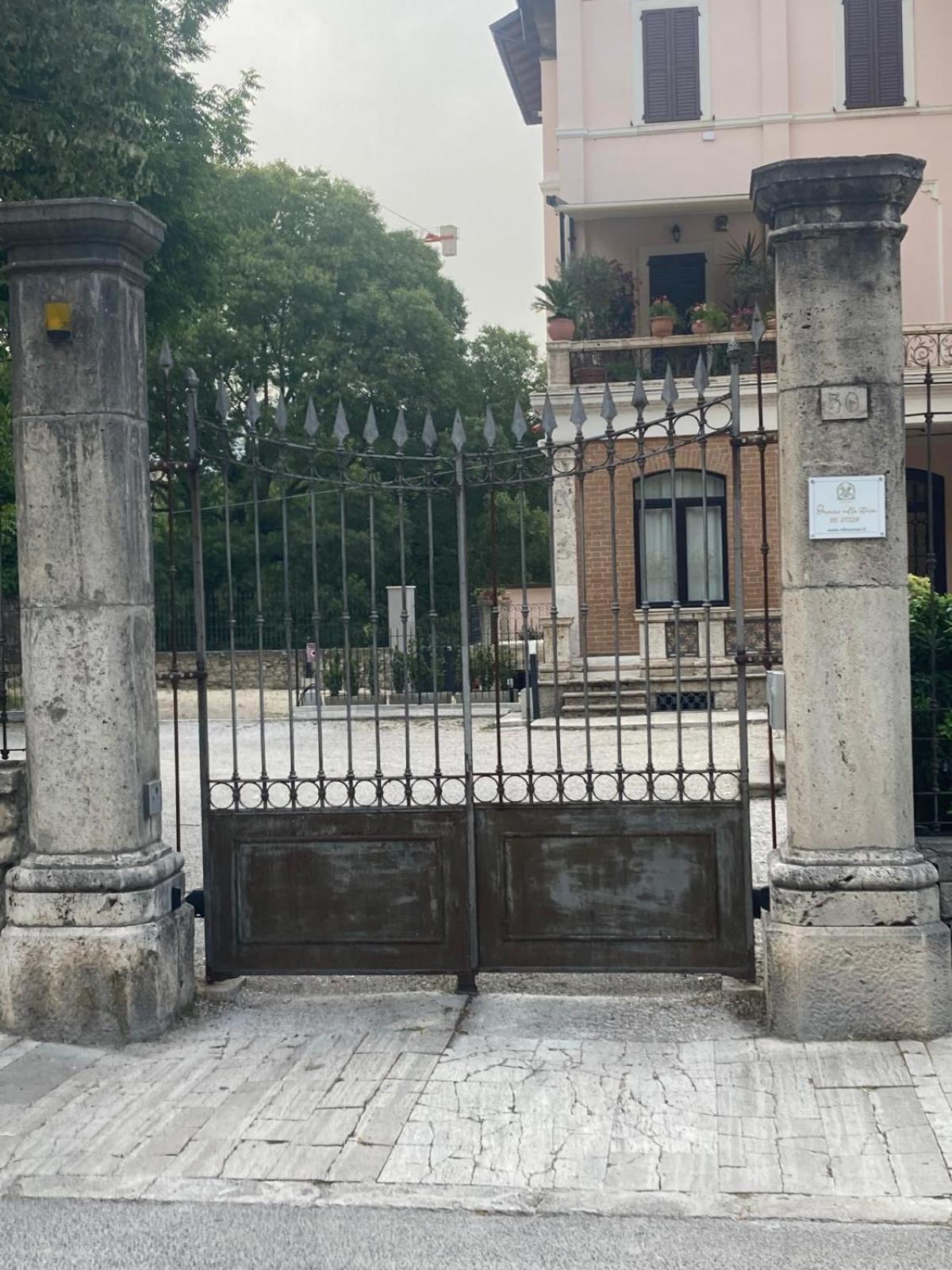 Villino Mari Camere Con Parcheggio Privato Gratuito Асколи-Пичено Экстерьер фото